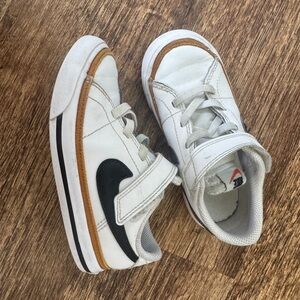 Nike court legacy size 9 toddler